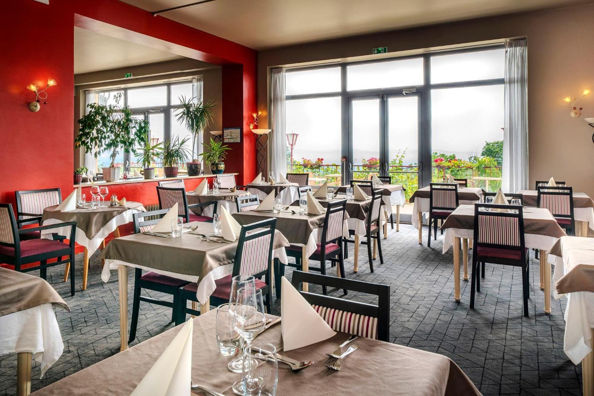 Alexain Hotel Restaurant & Wellness - Colmar Ouest Trois epis Bagian luar foto